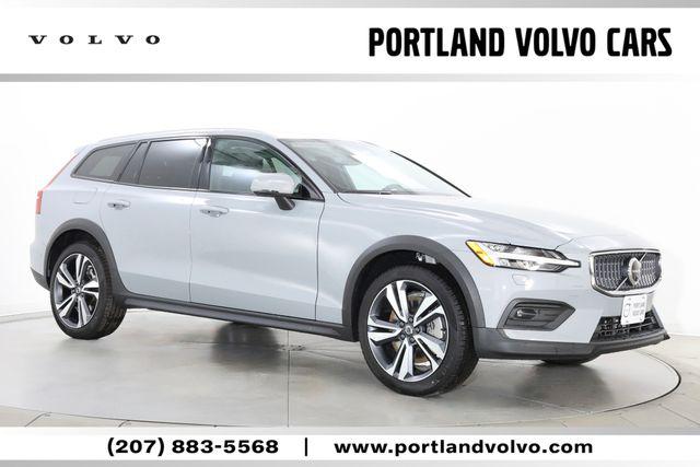 New 2026 Volvo V60 Cross Country Plus, B5 AWD Gas (mild hybrid)