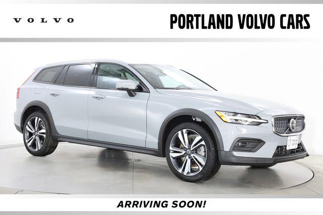 New 2026 Volvo V60 Cross Country Plus, B5 AWD Gas (mild hybrid)