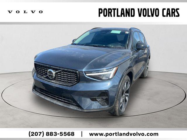 New 2026 Volvo XC40 Plus, B5 AWD Gas (mild hybrid), Dark