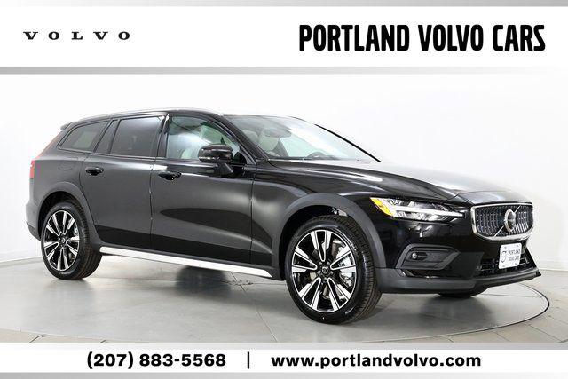 New 2026 Volvo V60 Cross Country Ultra, B5 AWD Gas (mild hybrid)