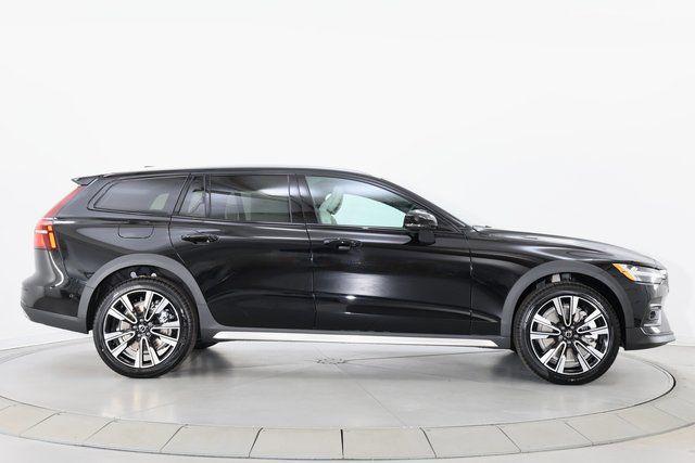 2026 Volvo V60 CROSS COUNTRY ULTRA, B5 AWD GAS (MILD HYBRID) photo 9