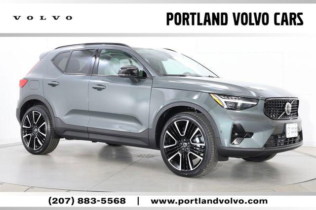 New 2026 Volvo XC40 Plus, B5 AWD Gas (mild hybrid), Dark