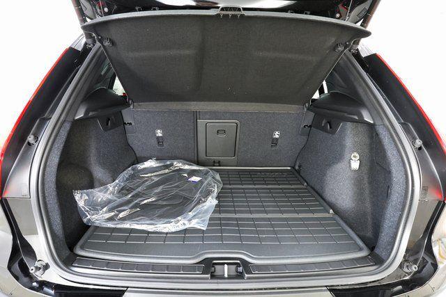 صورة مصغرة 26 لـ 2026 Volvo XC40 BLACK EDITION ULTRA, B5 AWD GAS (MILD HYBRID)