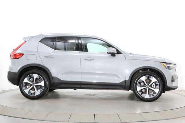 2025 Volvo XC40 B5 PLUS BRIGHT THEME — фото 10