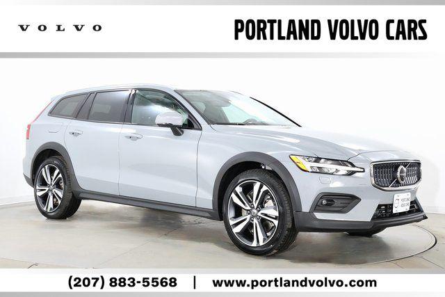 New 2026 Volvo V60 Cross Country Plus, B5 AWD Gas (mild hybrid)