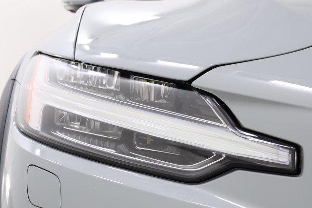 2025 Volvo V60 CROSS COUNTRY PLUS, B5 AWD GAS (MILD HYBRID) — миниатюра 12