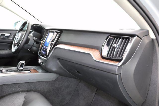 2025 Volvo V60 CROSS COUNTRY PLUS, B5 AWD GAS (MILD HYBRID) — миниатюра 22