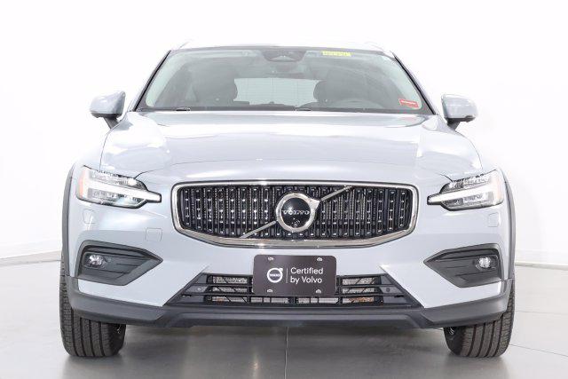 2025 Volvo V60 CROSS COUNTRY PLUS, B5 AWD GAS (MILD HYBRID) — миниатюра 4