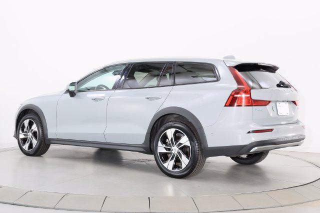2025 Volvo V60 CROSS COUNTRY PLUS, B5 AWD GAS (MILD HYBRID) — миниатюра 7