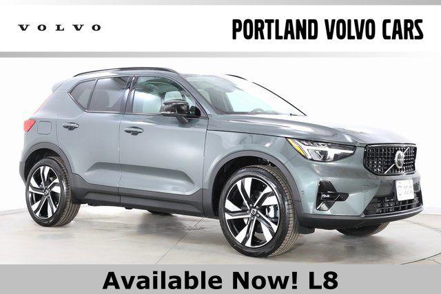 New 2026 Volvo XC40 Plus, B5 AWD Gas (mild hybrid), Dark
