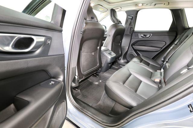 صورة مصغرة 17 لـ 2024 Volvo XC60 B5 CORE DARK THEME