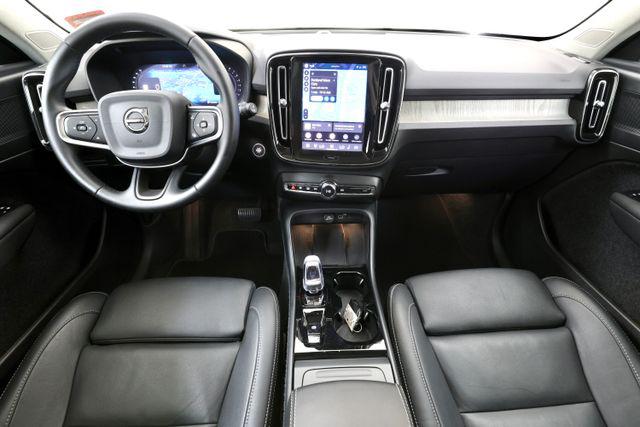 2025 Volvo XC40 B5 PLUS BRIGHT THEME — фото 2