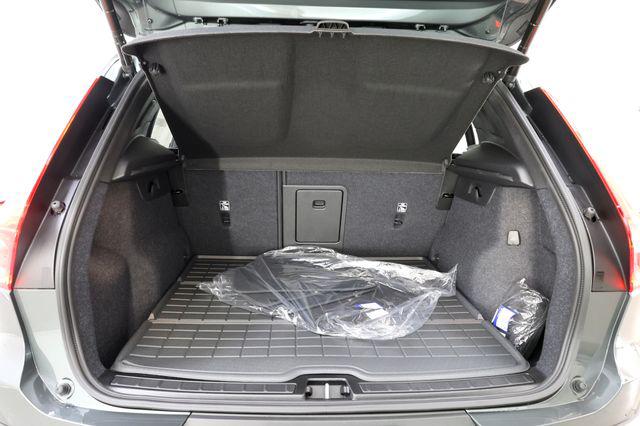 صورة مصغرة 25 لـ 2026 Volvo XC40 PLUS, B5 AWD GAS (MILD HYBRID), DARK