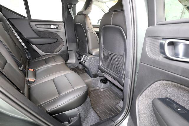 صورة مصغرة 17 لـ 2026 Volvo XC40 PLUS, B5 AWD GAS (MILD HYBRID), DARK