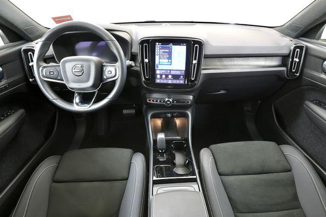 2023 Volvo XC40 RECHARGE PURE ELECTRIC TWIN PLUS — фото 2