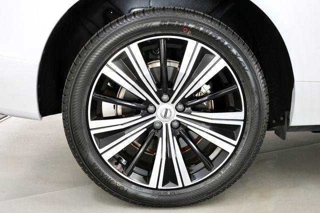 صورة 12 لـ 2023 Volvo XC60 RECHARGE PLUG-IN HYBRID T8 PLUS BRIGHT THEME