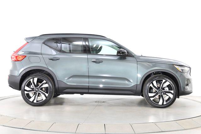 2026 Volvo XC40 PLUS, B5 AWD GAS (MILD HYBRID), DARK 照片 9