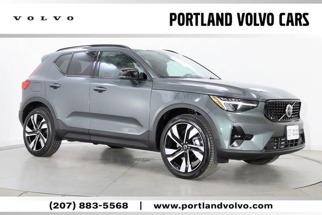 New 2026 Volvo XC40 Plus, B5 AWD Gas (mild hybrid), Dark