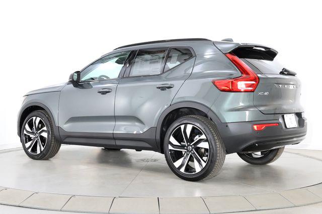 2026 Volvo XC40 PLUS, B5 AWD GAS (MILD HYBRID), DARK 照片 6