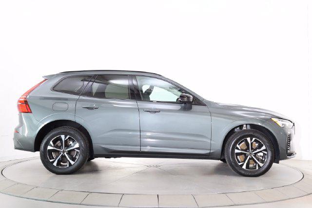 صورة 10 لـ 2026 Volvo XC60 PLUG-IN HYBRID CORE, T8 AWD ELECTRIC/GASOLINE