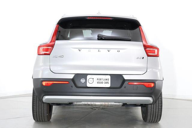 2025 Volvo XC40 B5 PLUS BRIGHT THEME photo 8
