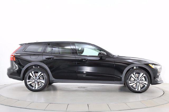 صورة 10 لـ 2026 Volvo V60 CROSS COUNTRY PLUS, B5 AWD GAS (MILD HYBRID)