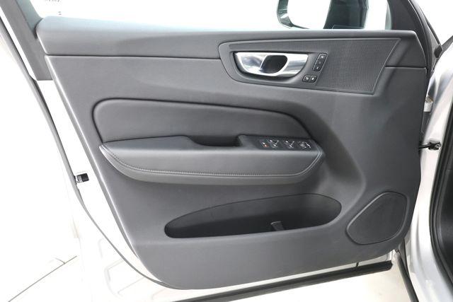 صورة مصغرة 14 لـ 2025 Volvo XC60 B5 CORE