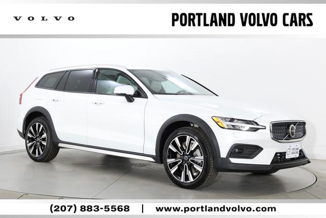 New 2026 Volvo V60 Cross Country Ultra, B5 AWD Gas (mild hybrid)