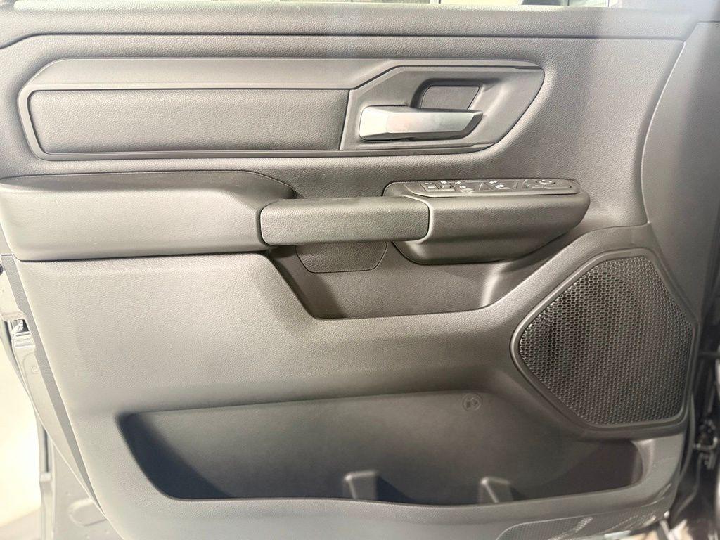 صورة مصغرة 11 لـ 2026 RAM 1500 EXPRESS