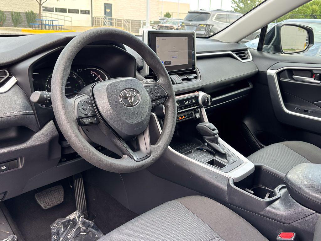 2025 Toyota RAV4 XLE — миниатюра 17