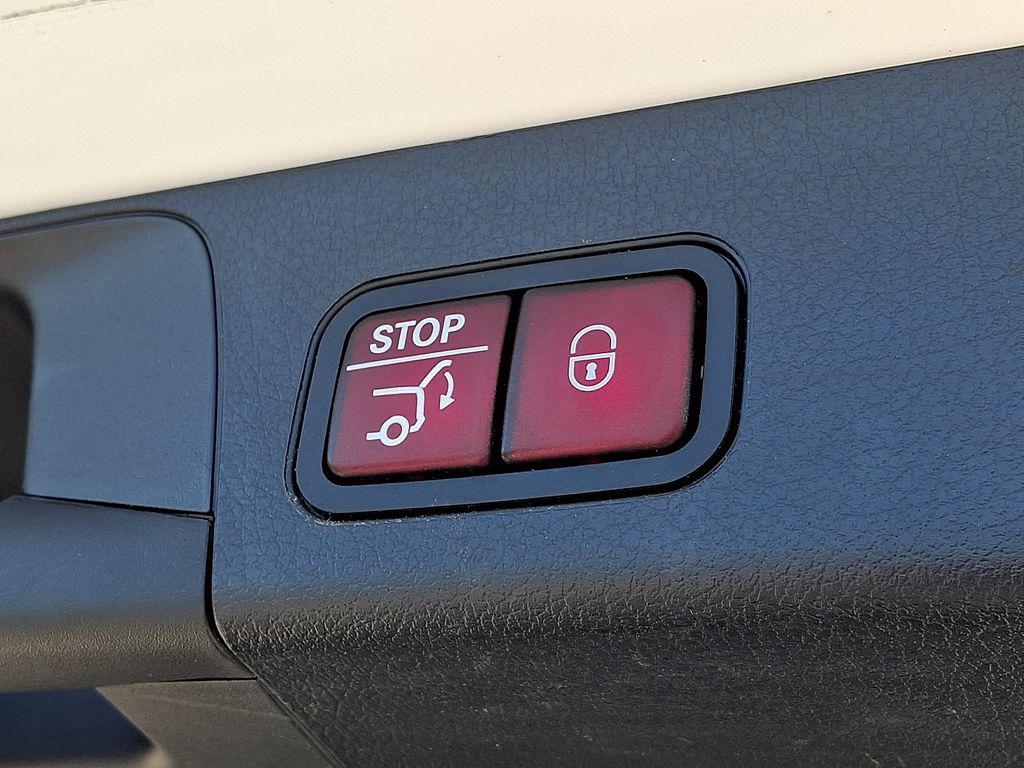 2025 Mercedes-BENZ GLB 缩略图 30