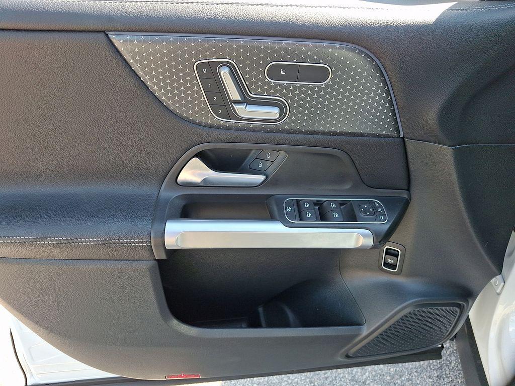 2025 Mercedes-BENZ GLB 缩略图 12