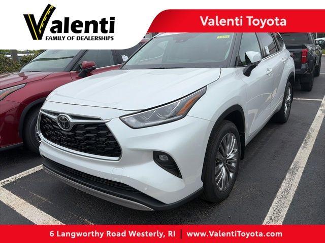 New 2026 Toyota Highlander Hybrid Platinum