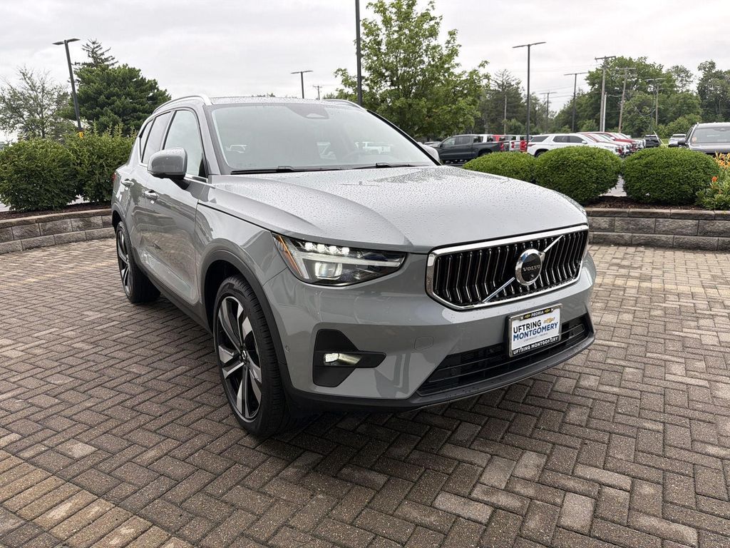 صورة 7 لـ 2024 Volvo XC40 B5 ULTIMATE BRIGHT THEME
