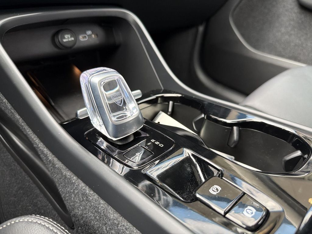 2024 Volvo XC40 B5 ULTIMATE BRIGHT THEME 缩略图 32