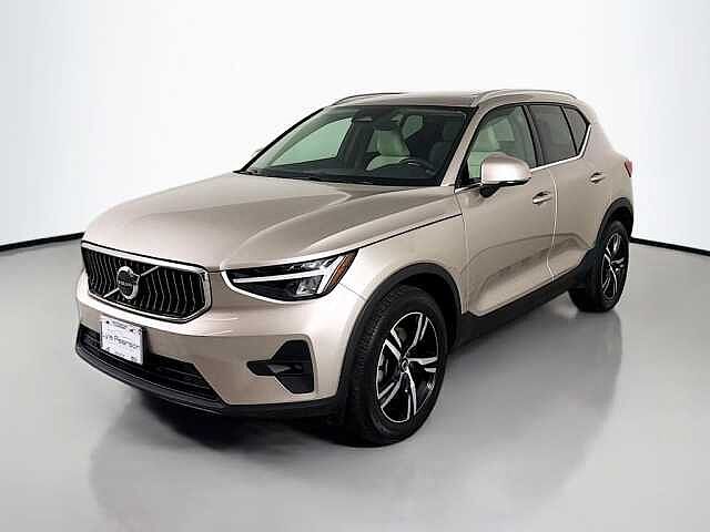 2023 Volvo XC40 B5 PLUS BRIGHT THEME — фото 1