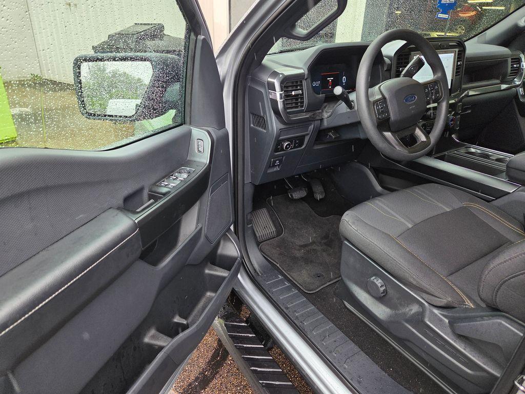 صورة 5 لـ 2024 FORD F-150 STX