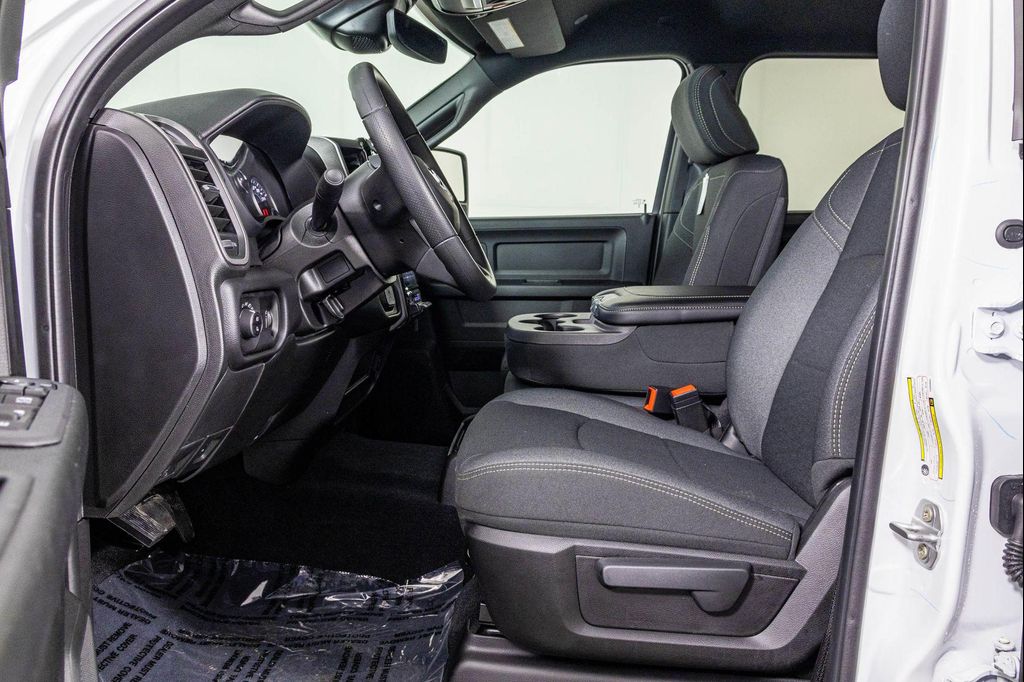 2026 RAM 3500 TRADESMAN CREW CAB 4X4 8' BOX — миниатюра 19