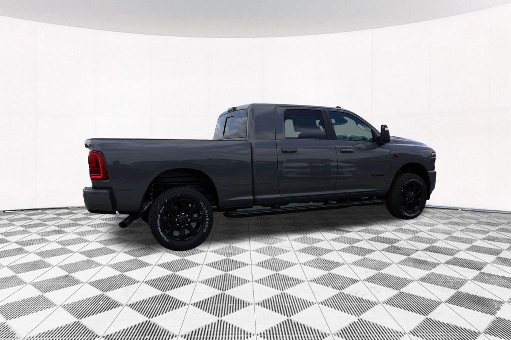 صورة 10 لـ 2026 RAM 2500 LARAMIE MEGA CAB 4X4 6'4' BOX