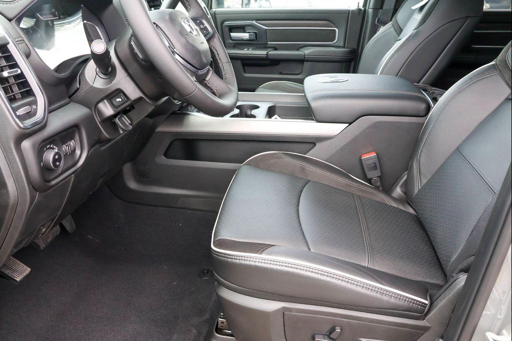 صورة 4 لـ 2026 RAM 2500 LARAMIE MEGA CAB 4X4 6'4' BOX