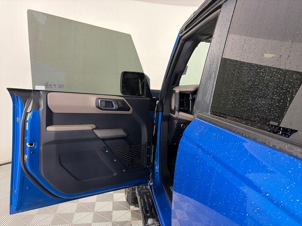 FORD BRONCO - 10