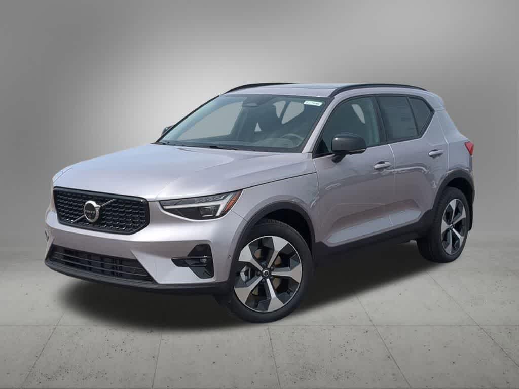 New 2026 Volvo XC40 Plus, B5 AWD Gas (mild hybrid), Dark