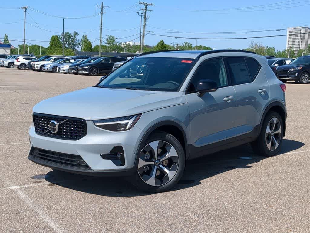 New 2026 Volvo XC40 Plus, B5 AWD Gas (mild hybrid), Dark