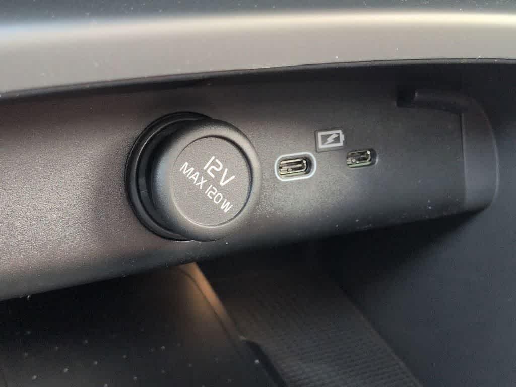 صورة مصغرة 32 لـ 2026 Volvo XC40 B5 ULTRA BLACK EDITION