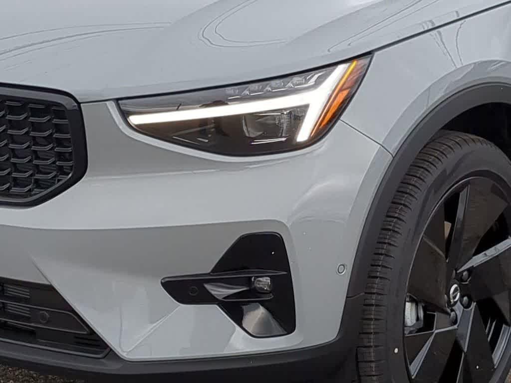 صورة 10 لـ 2026 Volvo XC40 B5 ULTRA BLACK EDITION