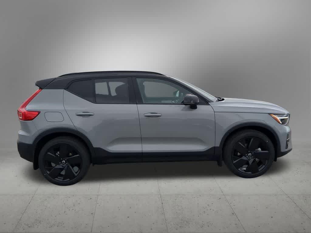 صورة 7 لـ 2026 Volvo XC40 B5 ULTRA BLACK EDITION