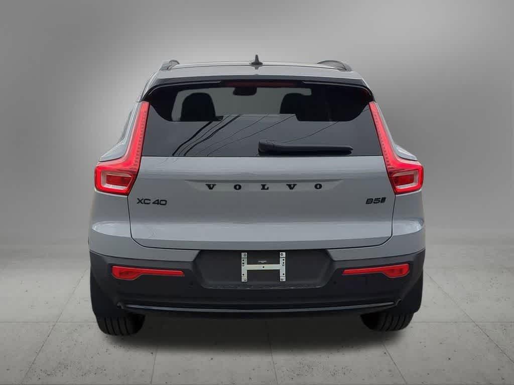 صورة 5 لـ 2026 Volvo XC40 B5 ULTRA BLACK EDITION