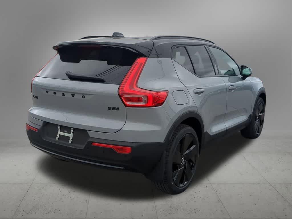صورة 6 لـ 2026 Volvo XC40 B5 ULTRA BLACK EDITION