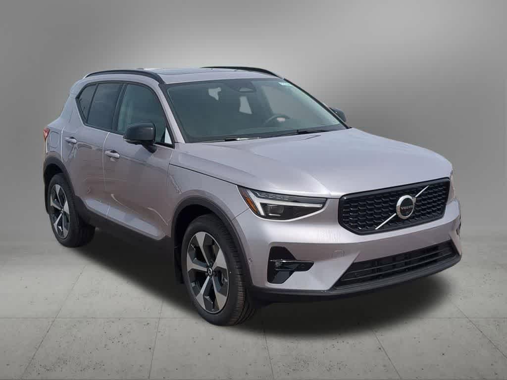 صورة 8 لـ 2026 Volvo XC40 B5 PLUS