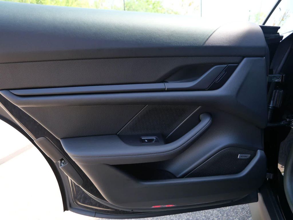 2023 Porsche TAYCAN RWD 照片 12
